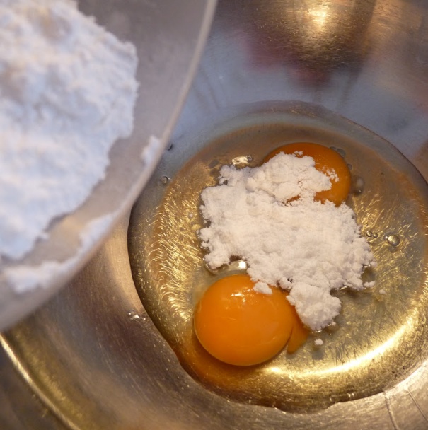 Černicovo-slivkový koláč s posýpkou (fotorecept) - obrázok 2