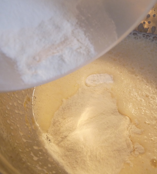 Černicovo-slivkový koláč s posýpkou (fotorecept) - obrázok 5