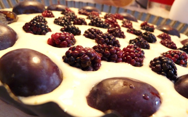 Černicovo-slivkový koláč s posýpkou (fotorecept) - obrázok 6