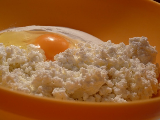 Slivkové guľky z tvarohového cesta (fotorecept) - obrázok 1