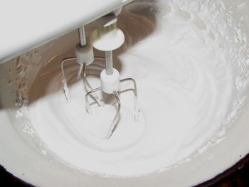 Laskonky s kakaovo-karamelovou plnkou (fotorecept) - obrázok 1