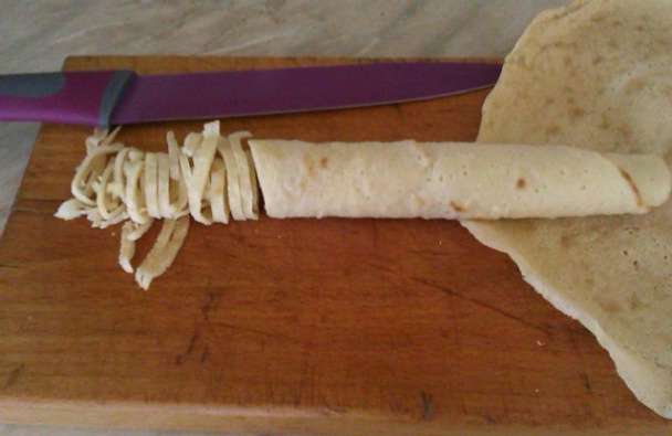 Rýchle palacinkové rezance do polievky - obrázok 2
