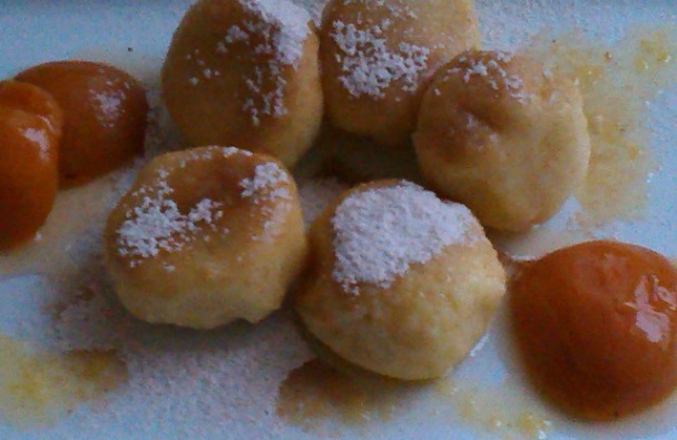 Zemiakové knedle plnené tvarohom - obrázok 3