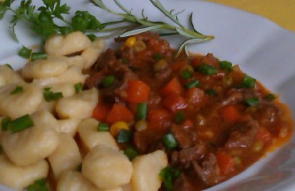 Srnčie ragú s gnochii - obrázok 1