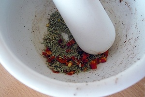 Jahňacie stehno na rozmaríne s pesto zemiakmi a dusenou zeleninou (fotorecept) - obrázok 4