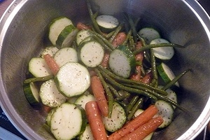 Jahňacie stehno na rozmaríne s pesto zemiakmi a dusenou zeleninou (fotorecept) - obrázok 8