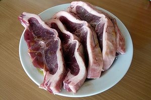Jahňacie karí s mangom a hrozienkovým kuskusom (fotorecept) - obrázok 1