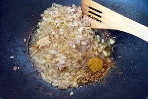 Jahňacie karí s mangom a hrozienkovým kuskusom (fotorecept) - obrázok 3