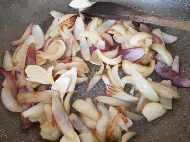 Medovo-horčicové bravčové karé na smotane - obrázok 3