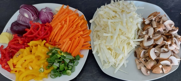 Opekaná zelenina s kuracím mäsom a rezancami (fotorecept) - obrázok 2