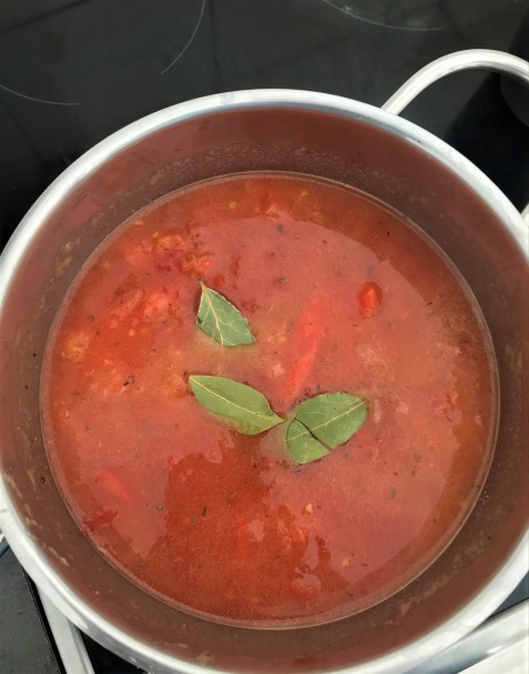 Krémová polievka z čerstvých paradajok s bylinkami - obrázok 3