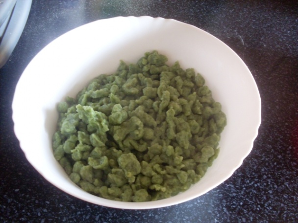 Špenátové halušky s omáčkou zo sušených húb - obrázok 2