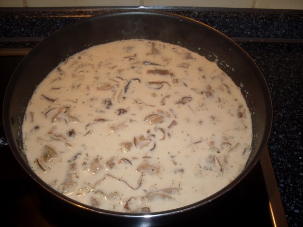 Špenátové halušky s omáčkou zo sušených húb - obrázok 3