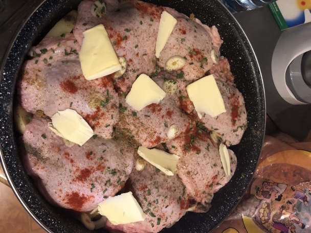 Kuracie kúsky so zemiakmi z jednej panvičky (fotorecept) - obrázok 2