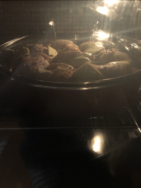 Kuracie kúsky so zemiakmi z jednej panvičky (fotorecept) - obrázok 3