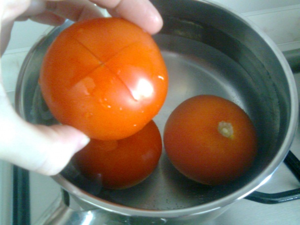 Krémová zeleninová polievka (s paradajkami a kyslou smotanou) - obrázok 1