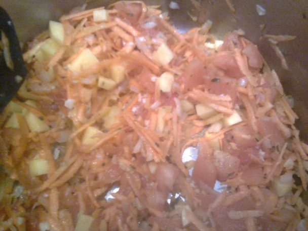 Krémová zeleninová polievka (s paradajkami a kyslou smotanou) - obrázok 7