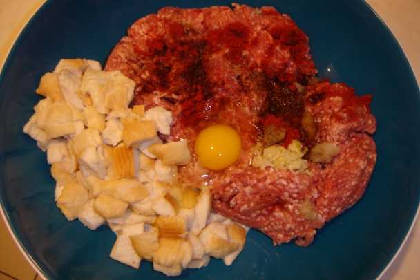 Vodníkov kvet - praženica utopená v mletom bravčovom v hlinených kvetináčikoch (fotorecept) - obrázok 2