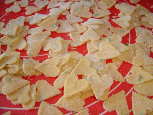 Kuracie stehná s medovou kôrkou, citrónový kuskus a vývar so srdiečkovými rezancami (fotorecept) - obrázok 21