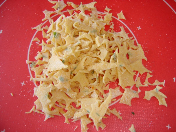 Kuracie stehná s medovou kôrkou, citrónový kuskus a vývar so srdiečkovými rezancami (fotorecept) - obrázok 22