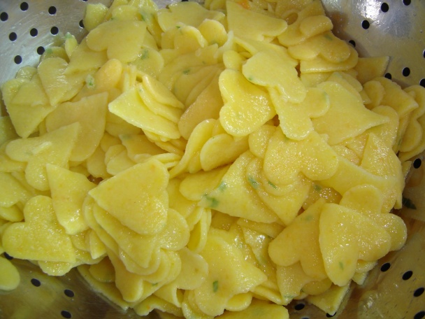 Kuracie stehná s medovou kôrkou, citrónový kuskus a vývar so srdiečkovými rezancami (fotorecept) - obrázok 23