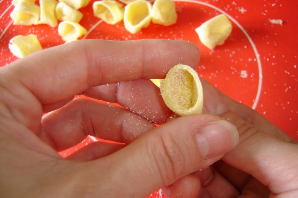 Pokus o domáce cestoviny - klobúčiky alebo mušličky - obrázok 9