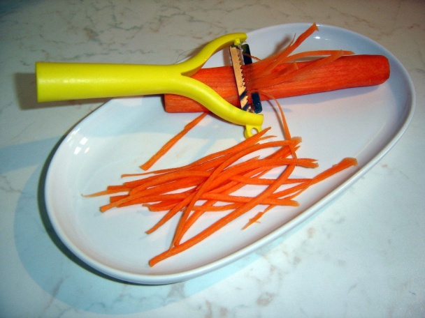 Treska plnená údeným lososom na smotanovej omáčke s medovou dijonskou horčicou a hrozienkami - obrázok 2