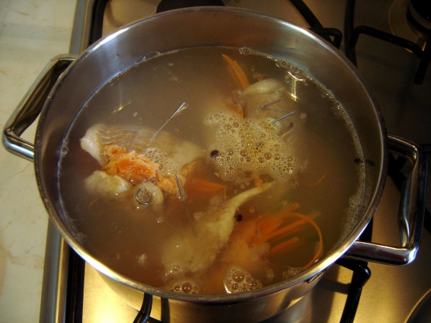 Treska plnená údeným lososom na smotanovej omáčke s medovou dijonskou horčicou a hrozienkami - obrázok 5