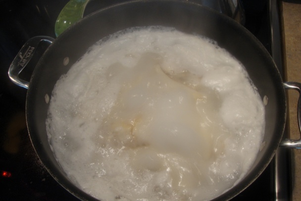 Šalát z tresky s feferónkovým a s čerstvým slaným rožkom - obrázok 4