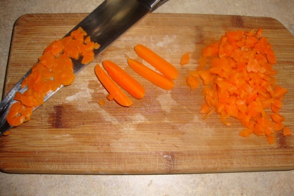 Šalát z tresky s feferónkovým a s čerstvým slaným rožkom - obrázok 5