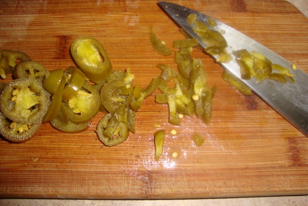 Šalát z tresky s feferónkovým a s čerstvým slaným rožkom - obrázok 9