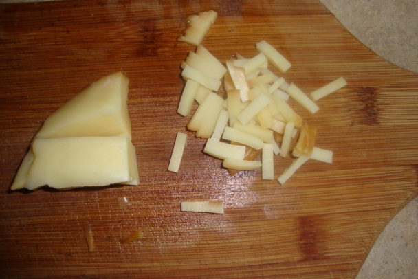 Šalát z tresky s feferónkovým a s čerstvým slaným rožkom - obrázok 11