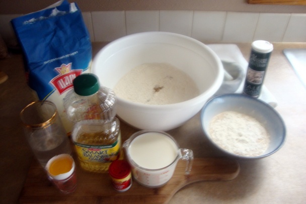 Čerstvé slané rohlíky k šalátu z tresky s feferónkovým (fotorecept) - obrázok 1