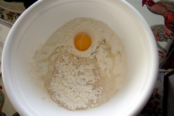 Čerstvé slané rohlíky k šalátu z tresky s feferónkovým (fotorecept) - obrázok 2