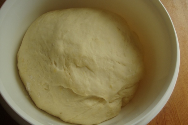 Čerstvé slané rohlíky k šalátu z tresky s feferónkovým (fotorecept) - obrázok 6