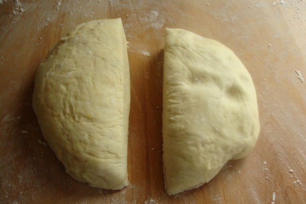 Čerstvé slané rohlíky k šalátu z tresky s feferónkovým (fotorecept) - obrázok 7