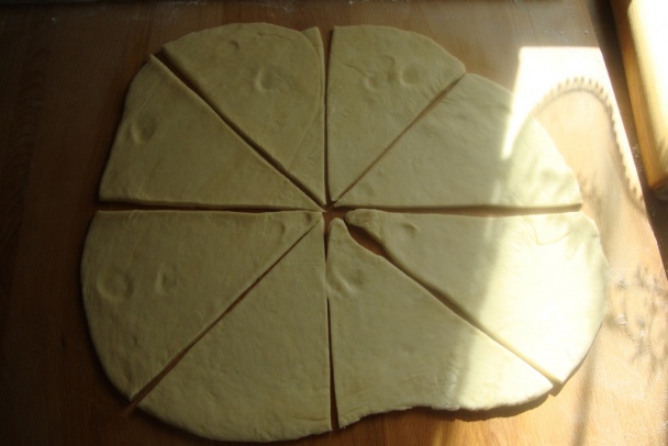 Čerstvé slané rohlíky k šalátu z tresky s feferónkovým (fotorecept) - obrázok 8