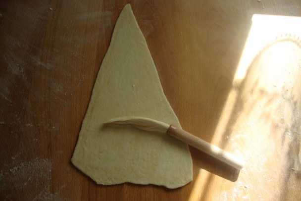 Čerstvé slané rohlíky k šalátu z tresky s feferónkovým (fotorecept) - obrázok 10