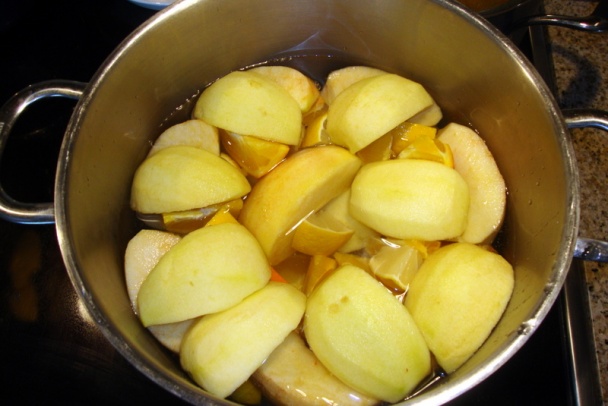 Jednoduchý, ale o to viac prudkojedlý, jablkový kompót (fotorecept) - obrázok 6