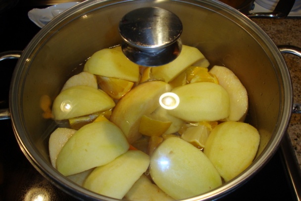 Jednoduchý, ale o to viac prudkojedlý, jablkový kompót (fotorecept) - obrázok 7