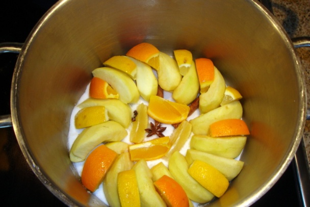 Jednoduchý, ale o to viac prudkojedlý, jablkový kompót (fotorecept) - obrázok 5