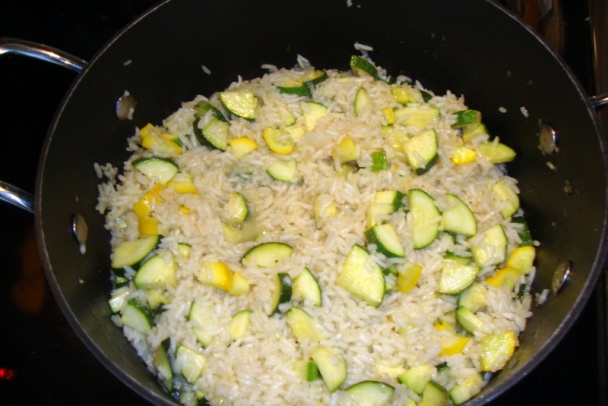 Ryža so záhradkárskymi prebytkami, tentoraz s mladými cuketkami (fotorecept) - obrázok 9