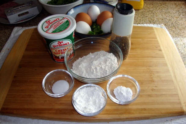 Piškótová slaná roláda s modrým syrom a čerstvými bylinkami (fotorecept) - obrázok 2