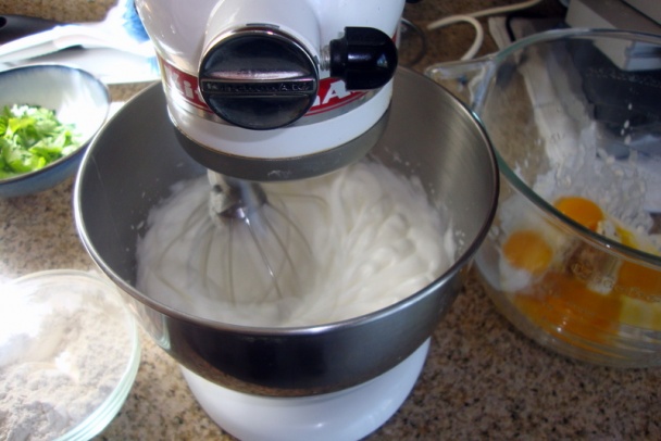 Piškótová slaná roláda s modrým syrom a čerstvými bylinkami (fotorecept) - obrázok 4