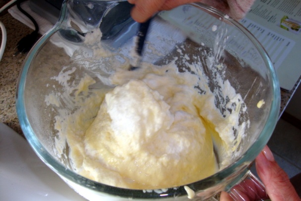 Piškótová slaná roláda s modrým syrom a čerstvými bylinkami (fotorecept) - obrázok 5