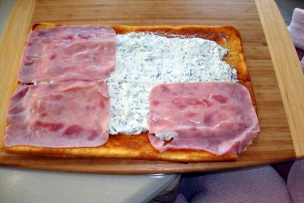 Piškótová slaná roláda s modrým syrom a čerstvými bylinkami (fotorecept) - obrázok 10