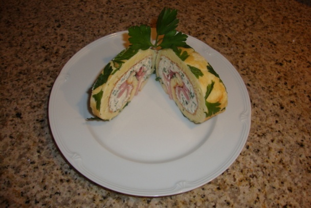 Piškótová slaná roláda s modrým syrom a čerstvými bylinkami (fotorecept) - obrázok 13