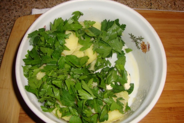 Varené  zemiaky s maslom a petržlenovou vňaťou (fotorecept) - obrázok 3