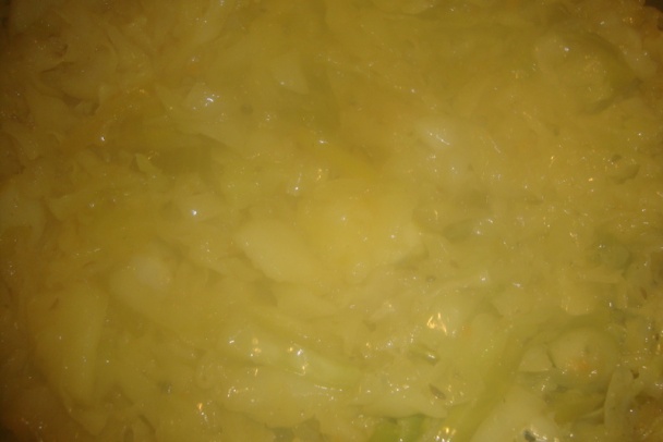 Dusená sladká kapusta s karamelom a zelenými jablkami (fotorecept) - obrázok 7