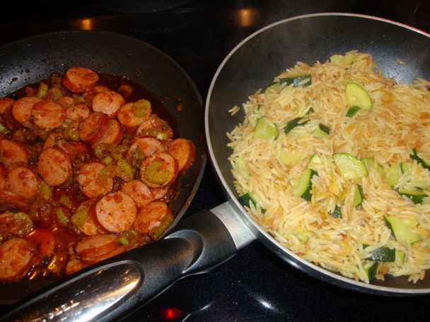 Perkelt z klobásy so slovenskou ryžou s mladou cuketou - obrázok 2